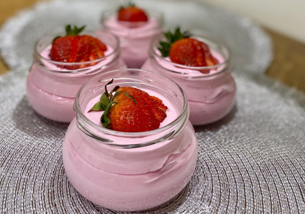 Catering Catering 341298593_1278311906363348_6017962342305859410_n-e1709720204475-1024x719 Retrokohvik